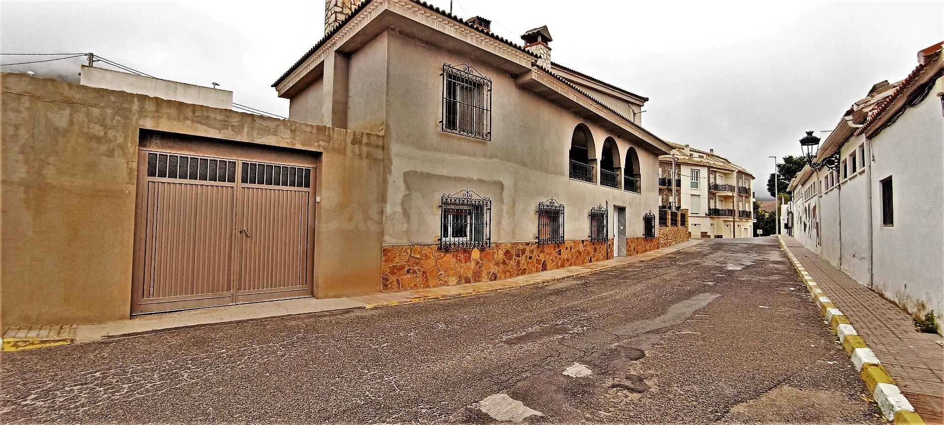 Residencia con pozo, terreno cultivable, y con proyecto: ideal para montar hotel rural