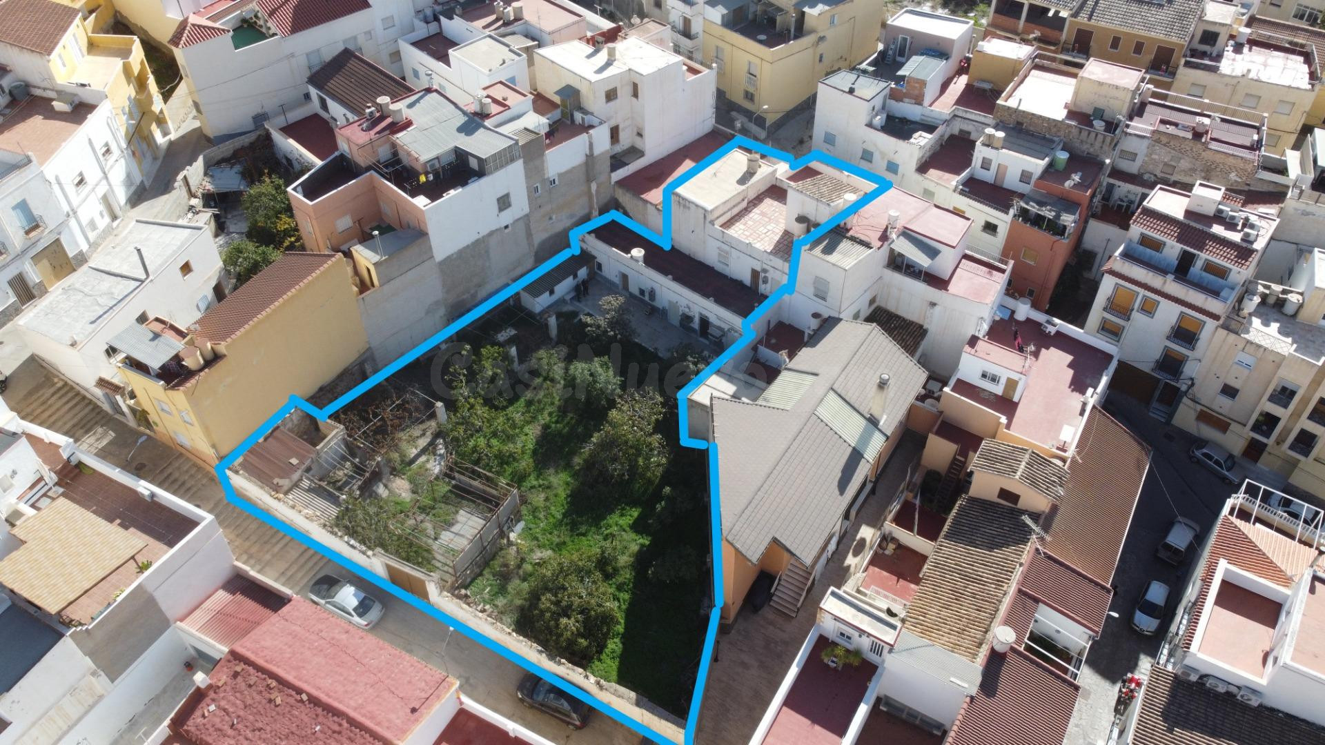 Se vende casa inmensa con amplio terreno urbano