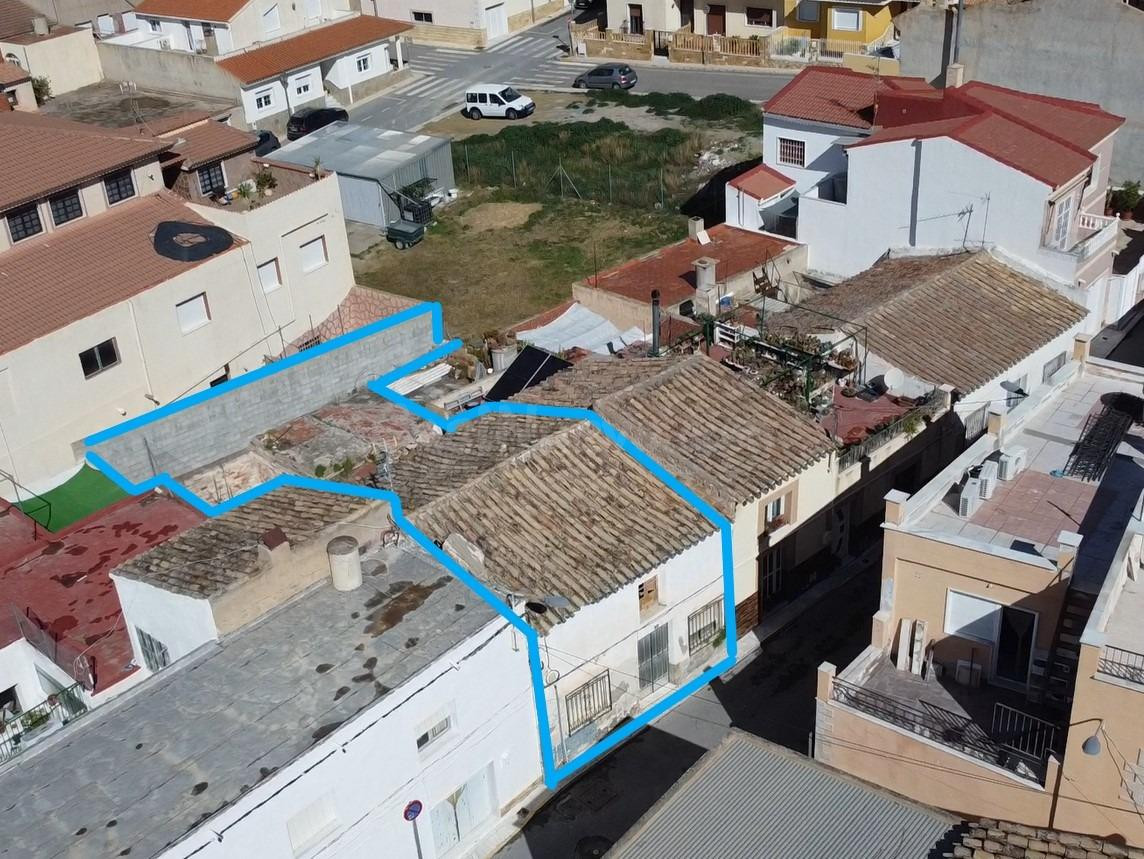 Casa en Fines con solar anexo – Gran oportunidad para reformar