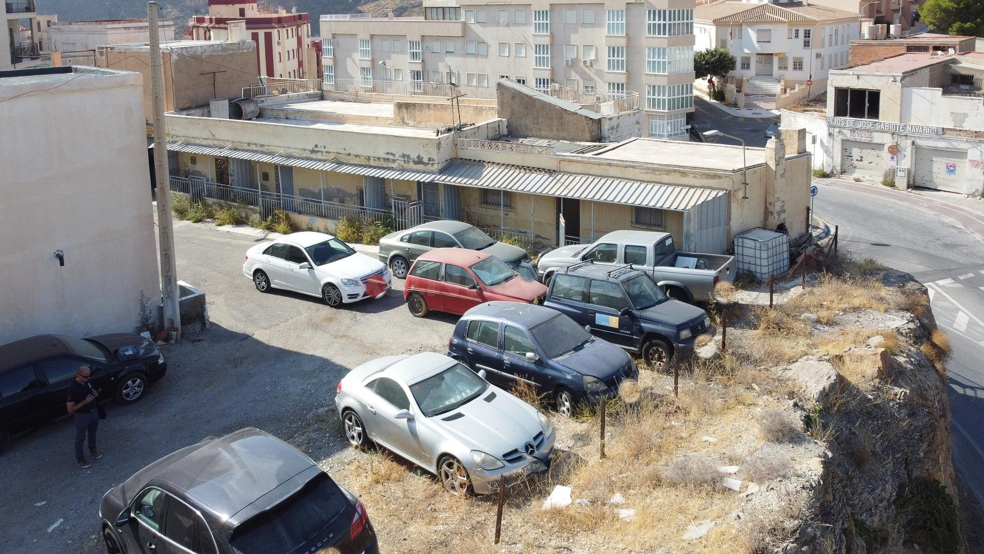 Edificio con 4 apartamentos y un garage en Macael