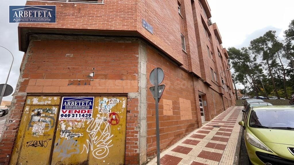 Se vende local en la zona de Adoratrices, Guadalajara.