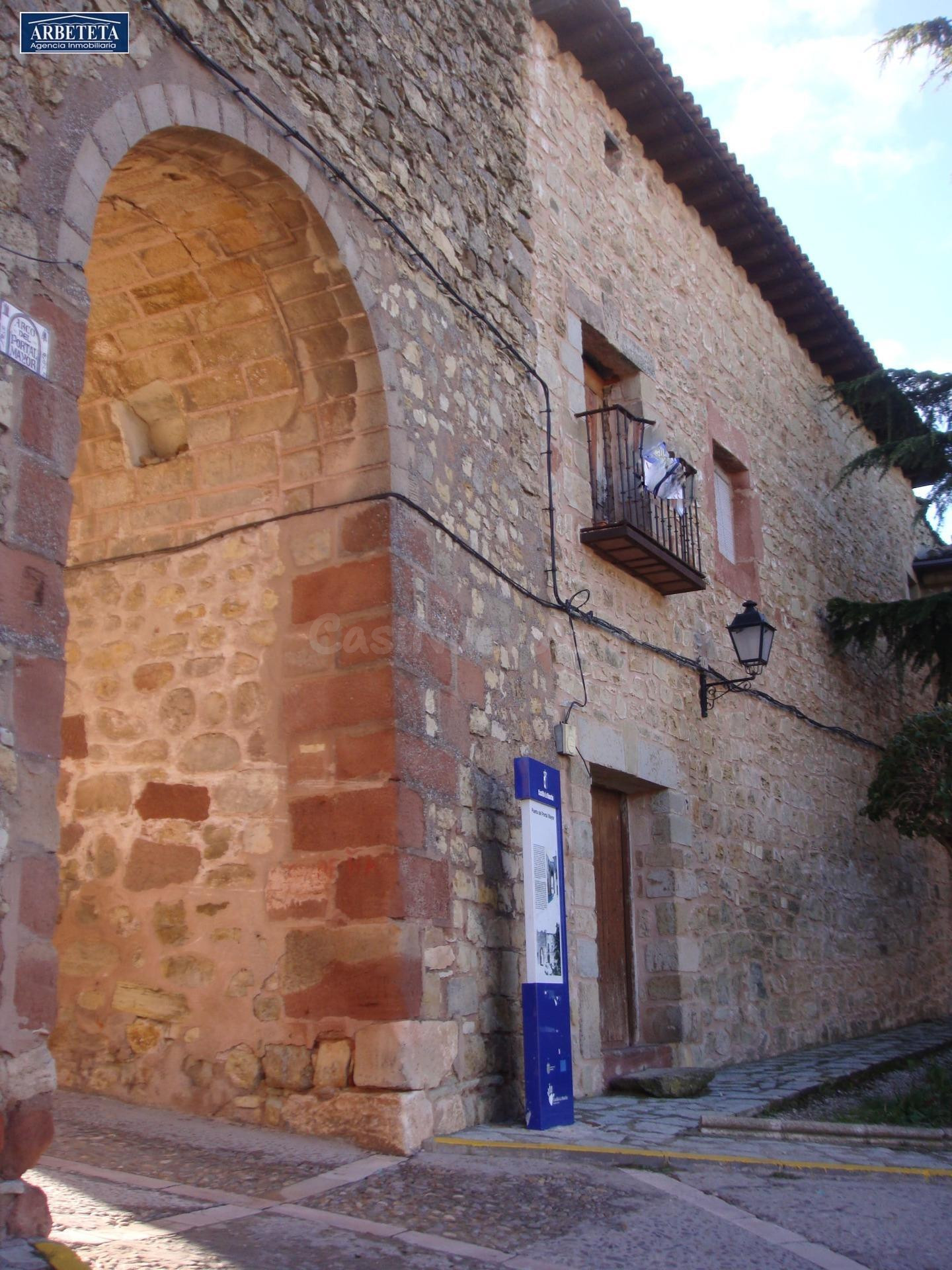 Agencia Inmobiliaria Arbeteta, VENDE casa en Sigüenza.
