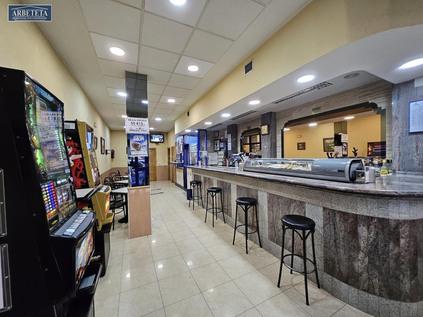 INMOBILIARIA ARBETETA TRANSPASA BAR CON LICENCIA DE LOTERIA