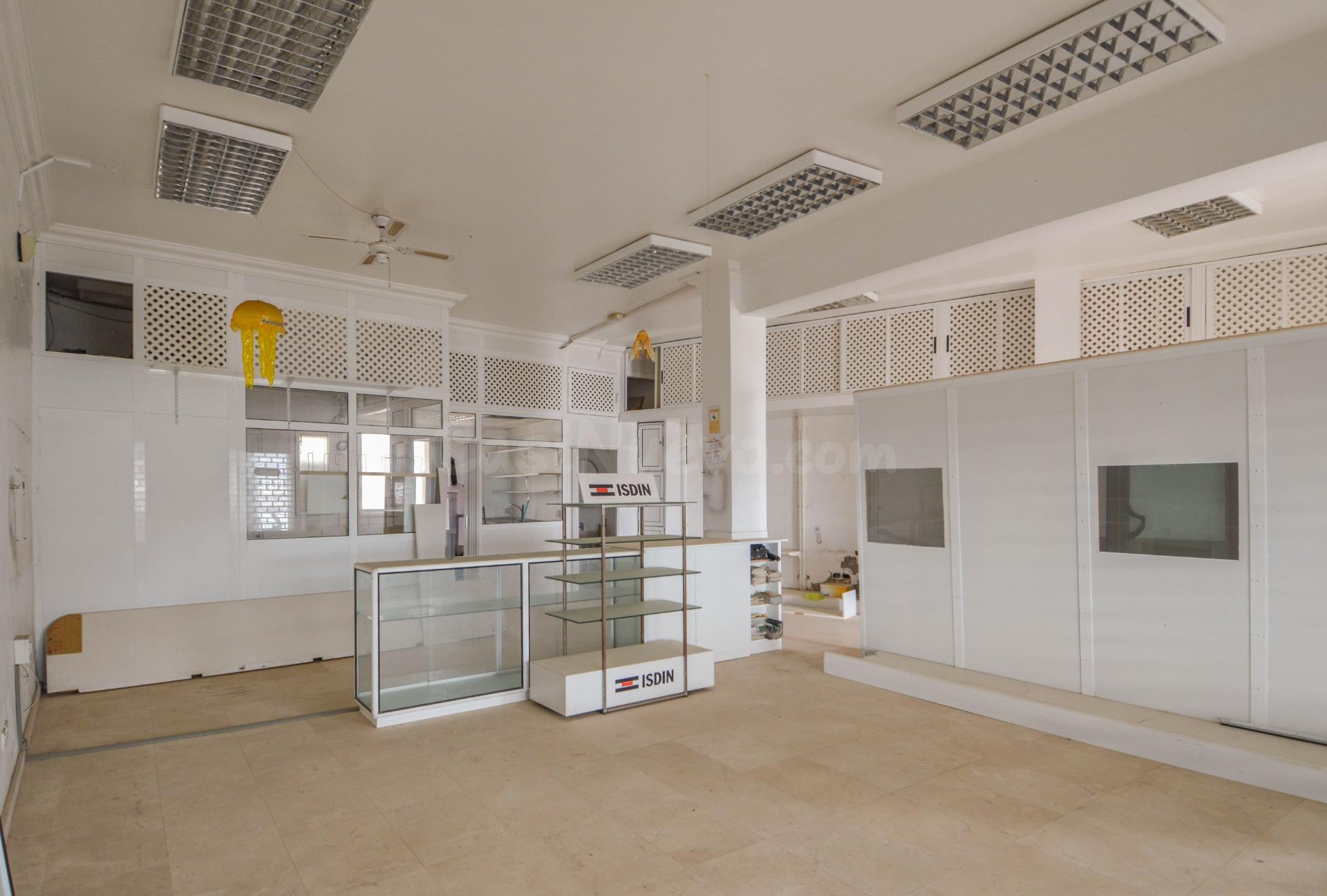 Local en venta al lado de la playa de Puerto Rico - foto 3