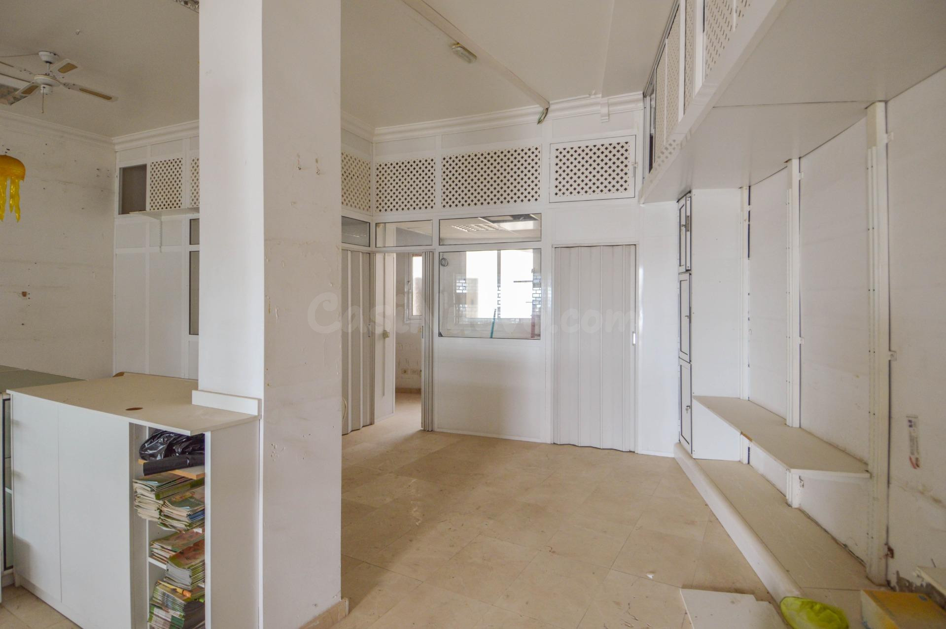 Local en venta al lado de la playa de Puerto Rico - foto 4