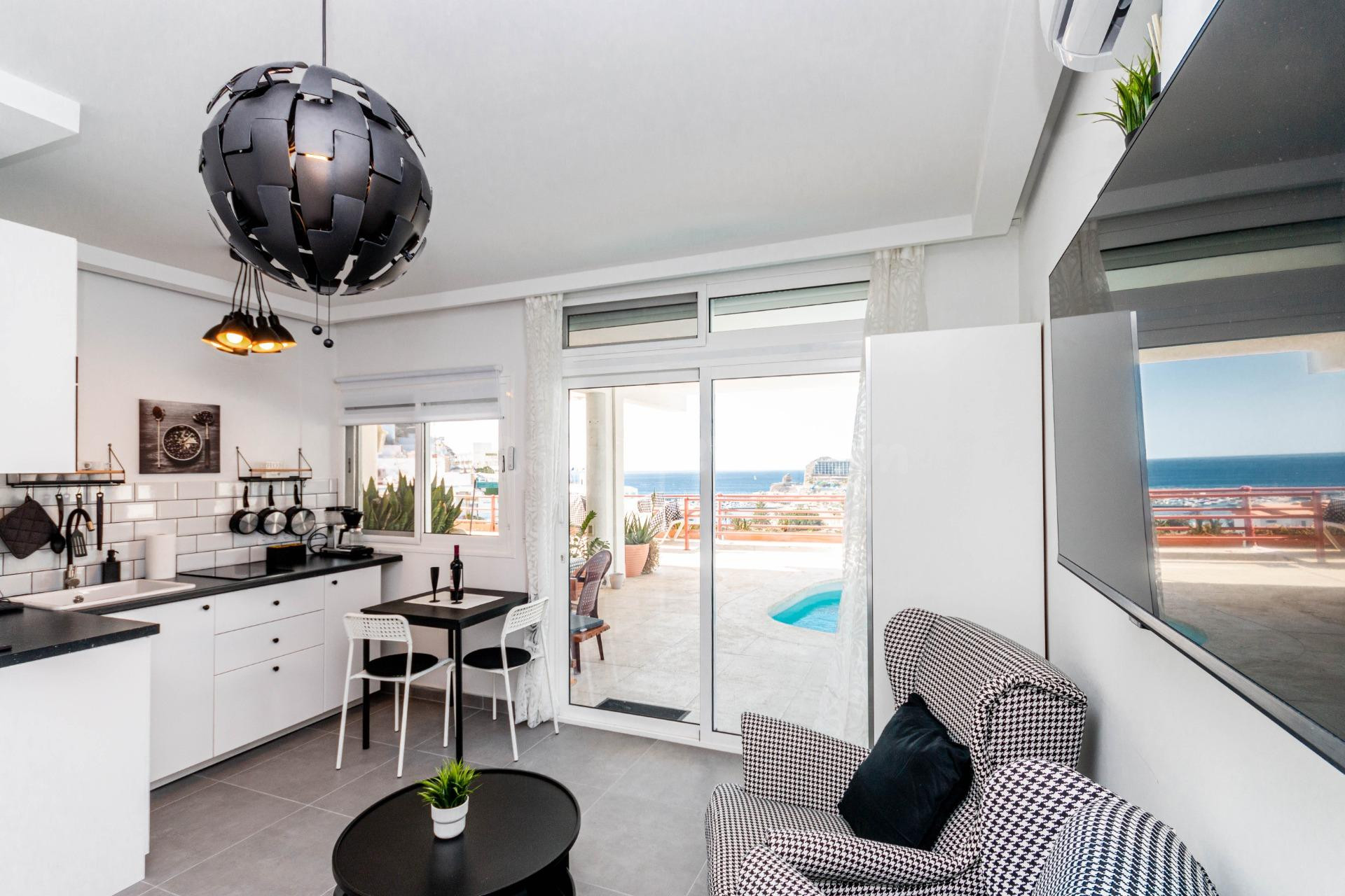 Estudio Renovado con Vistas al Mar en Puerto Rico