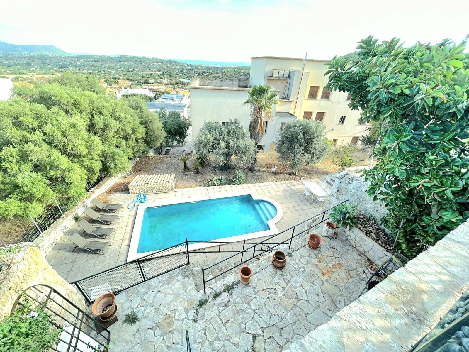 EXCLUSIVA VIVIENDA CON PISCINA EN SELVA