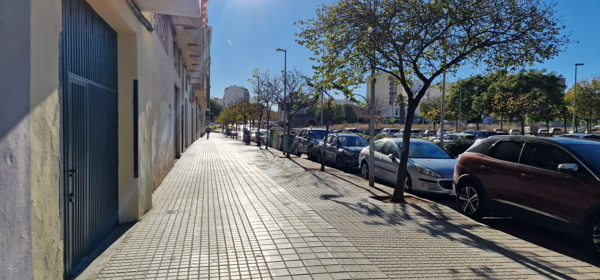 Interesante local para almacén, parking o cualquier actividad comercial o industrial