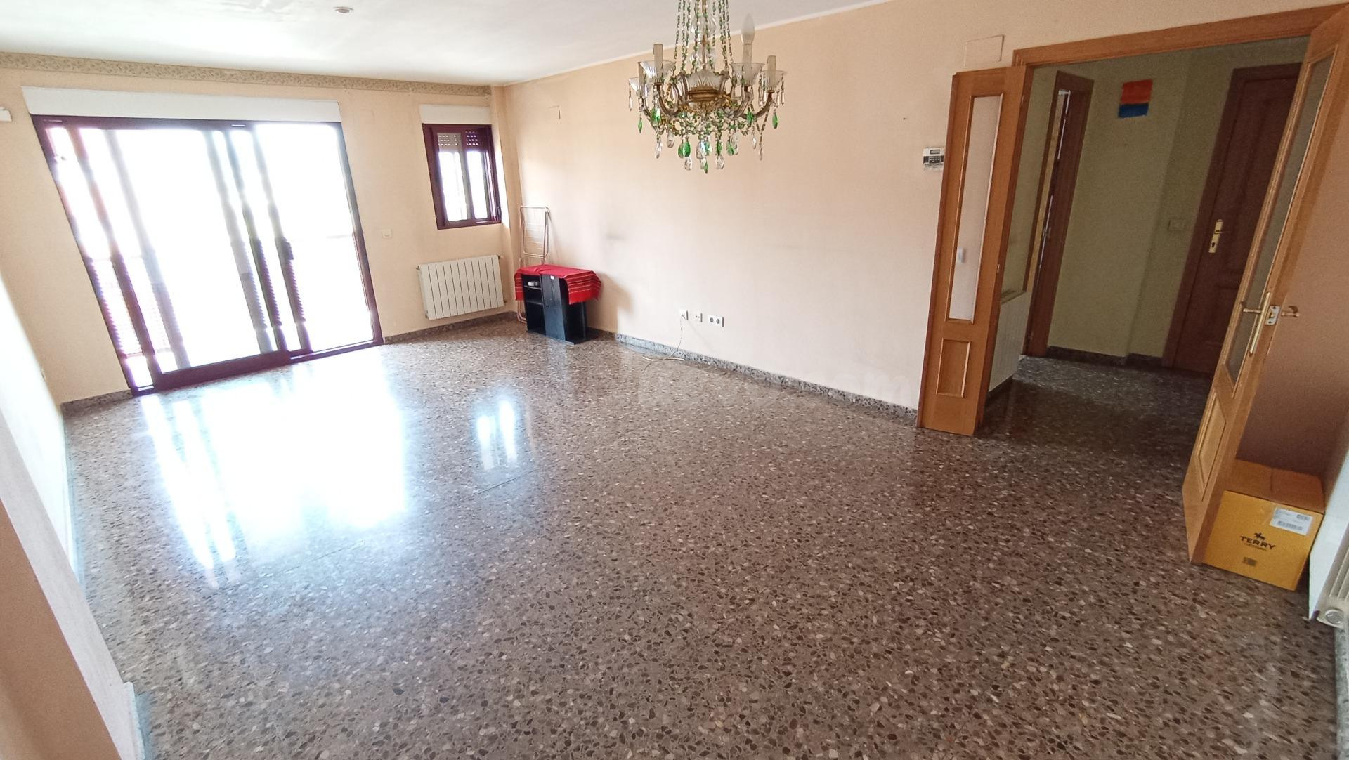 Precioso Ático Dúplex en Av. Vall d’Uixó – Amplio, Luminoso y con Vistas al Mar y la Montaña