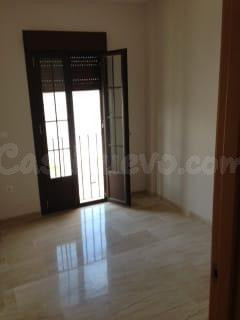 TU HOGAR EN FERNAN NUÑEZ, ESPECTACULAR PISO CON GARAJE Y TRA - foto 3