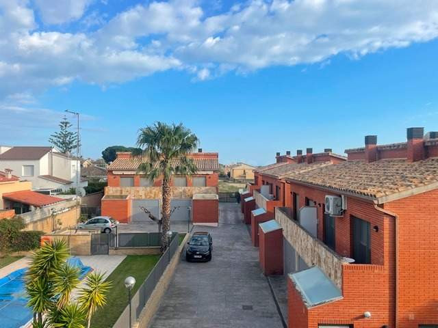 Chalet adosado En venta Calle Joaquim Mir 16, Els Tallets - Mas Olivé