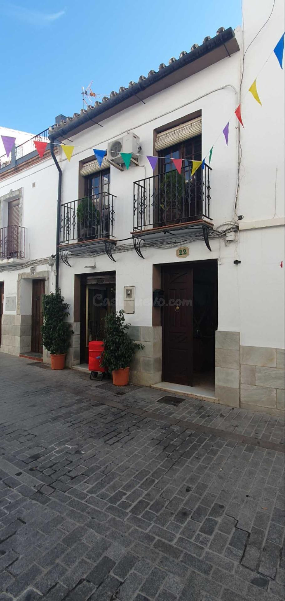 CASA CON LOCAL COMERCIAL EN YUNQUERA