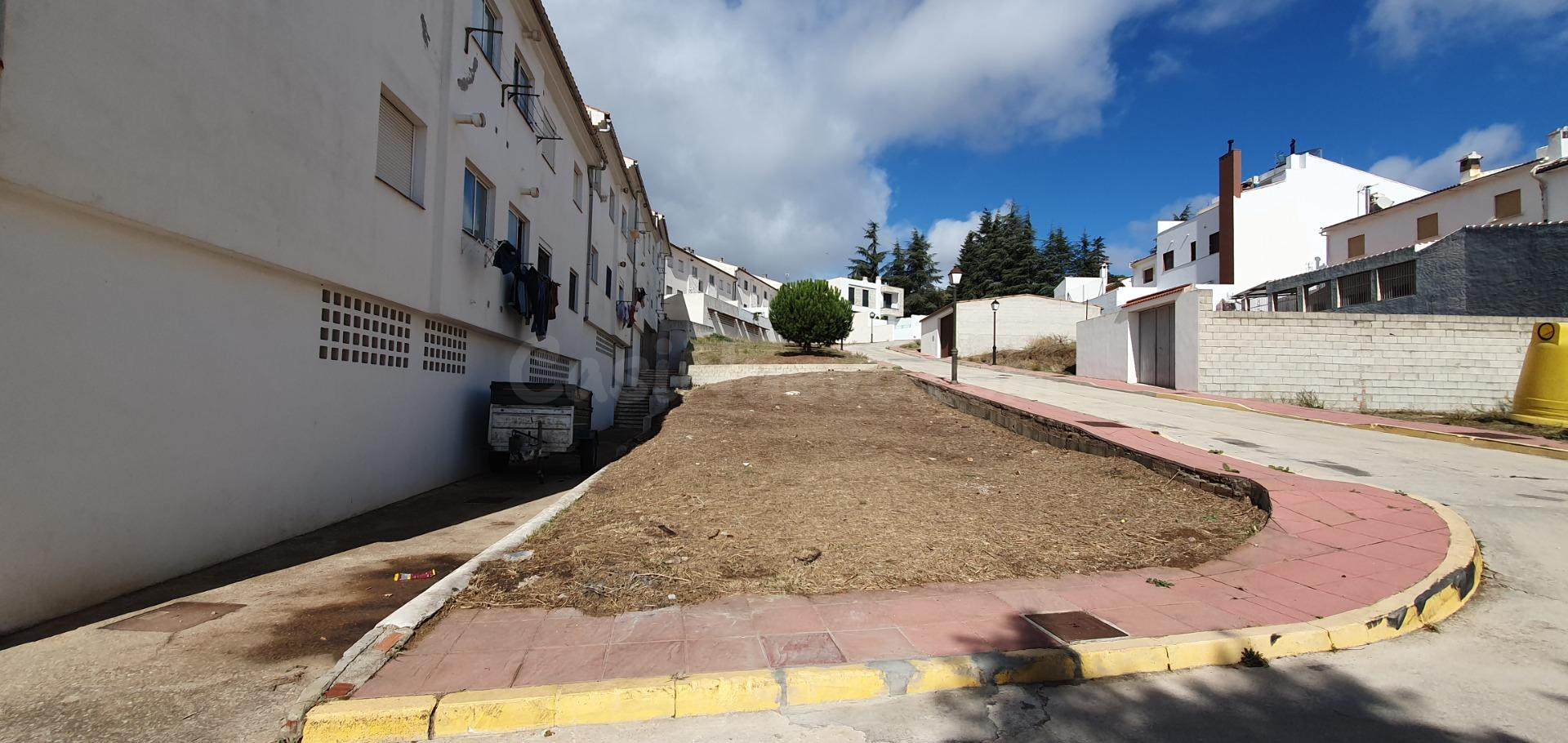 SOLAR EN YUNQUERA
