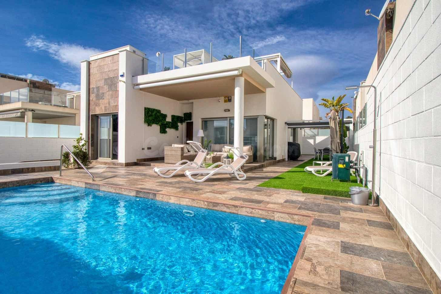 Oportunidad Villa 3 hab. con piscina en Orihuela Costa
