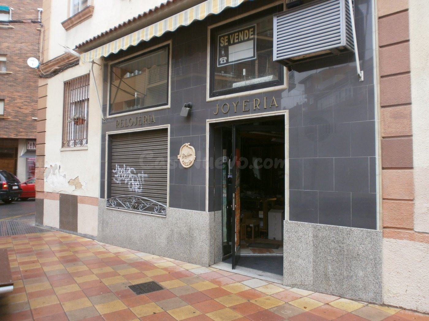 Se vende local comercial
