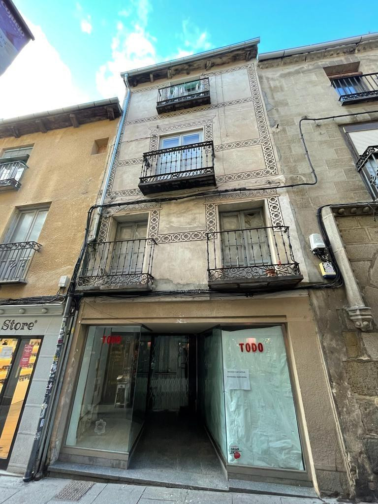 EDIFICIO EN PLENA CALLE REAL CASCO ANTIGUO