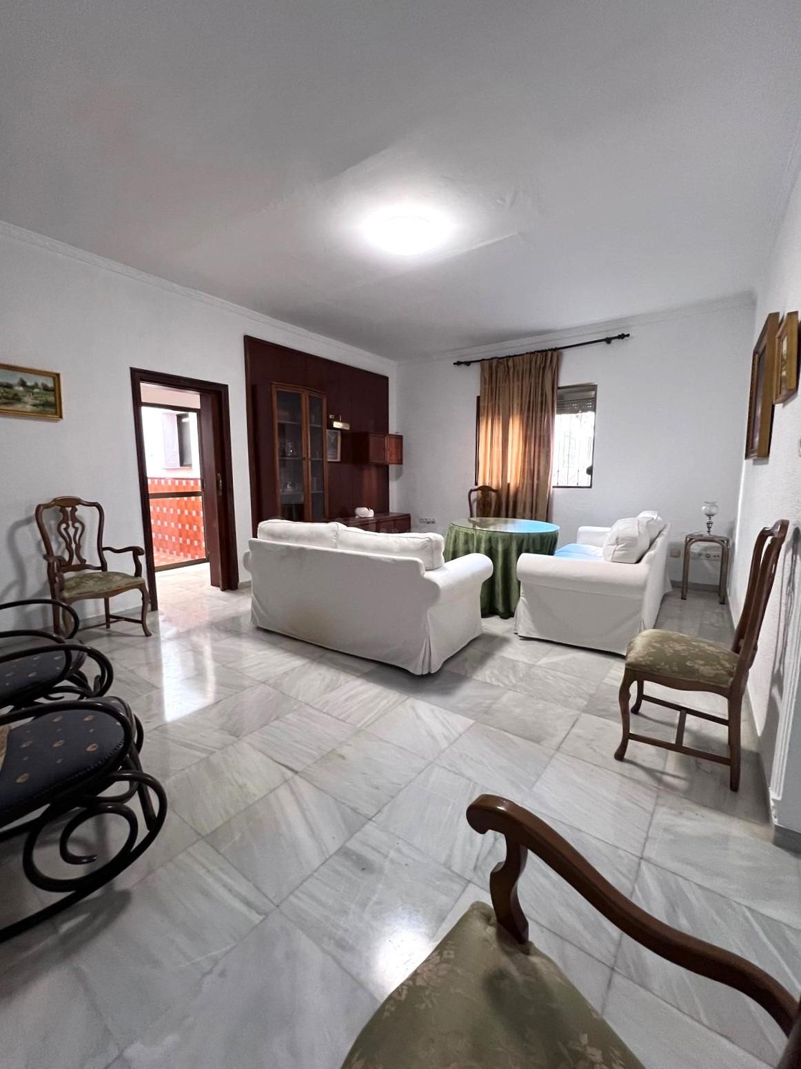 SEÑORIAL VIVIENDA SITUADA EN PLAZA DE ESPAÑA, GUILLENA, SEVI - foto 3