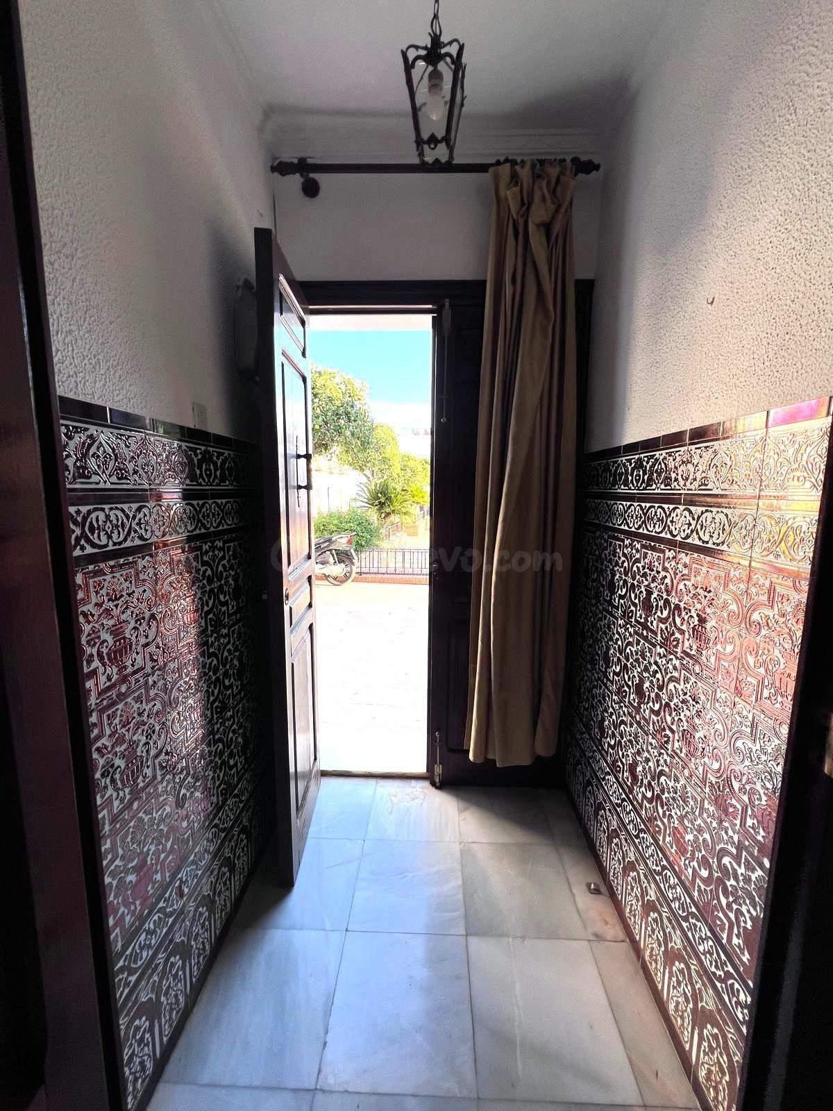 SEÑORIAL VIVIENDA SITUADA EN PLAZA DE ESPAÑA, GUILLENA, SEVI - foto 4