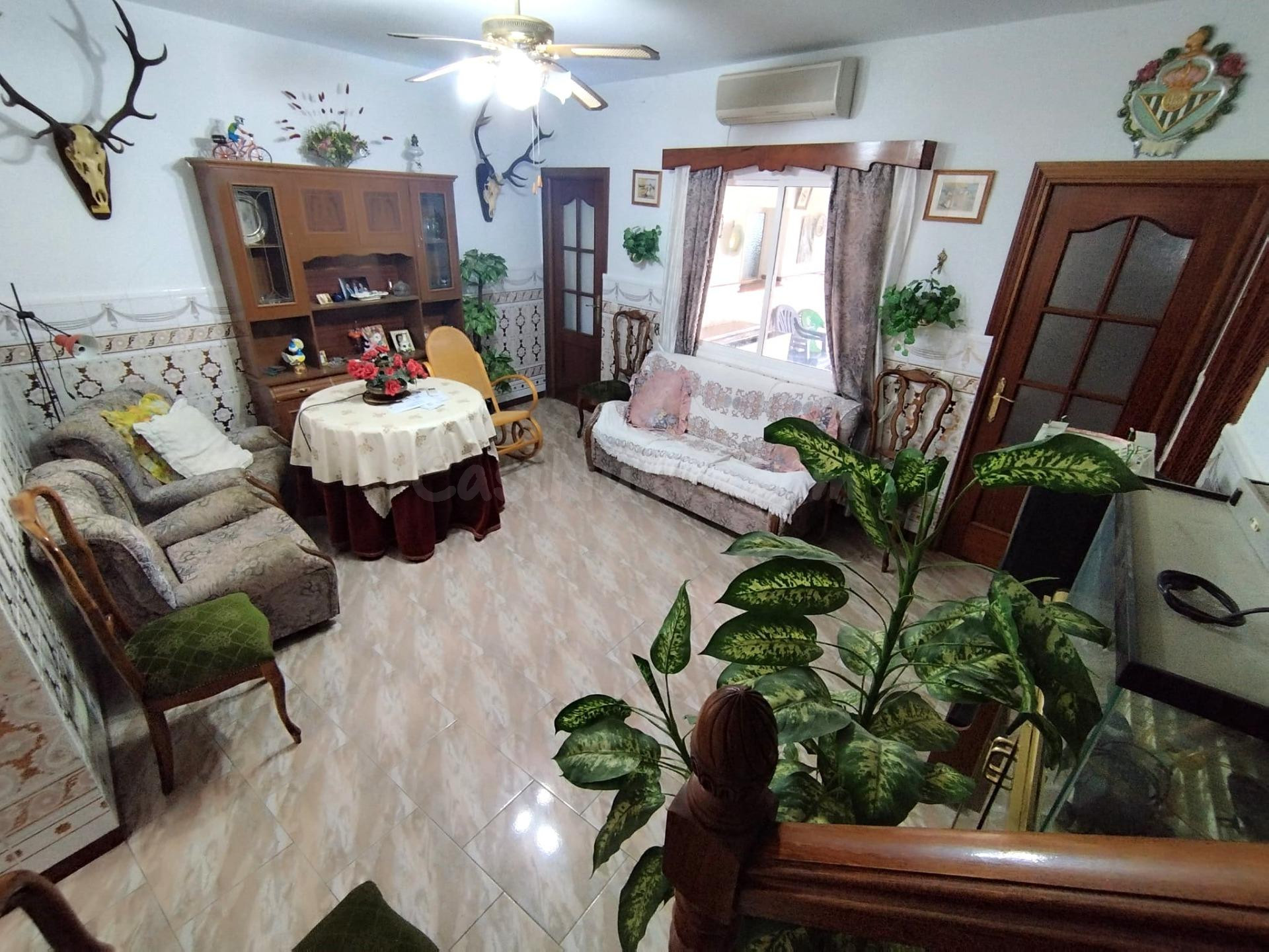 ¡Gran oportunidad! Casa de 8 habitaciones en venta en El Ronquillo (Sevilla)