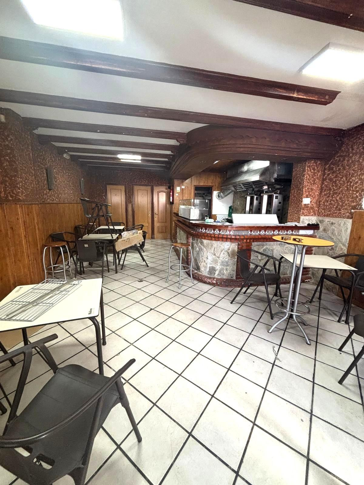 ¡OPORTUNIDAD ÚNICA! Local Comercial Listo para Emprender en Los Rosales