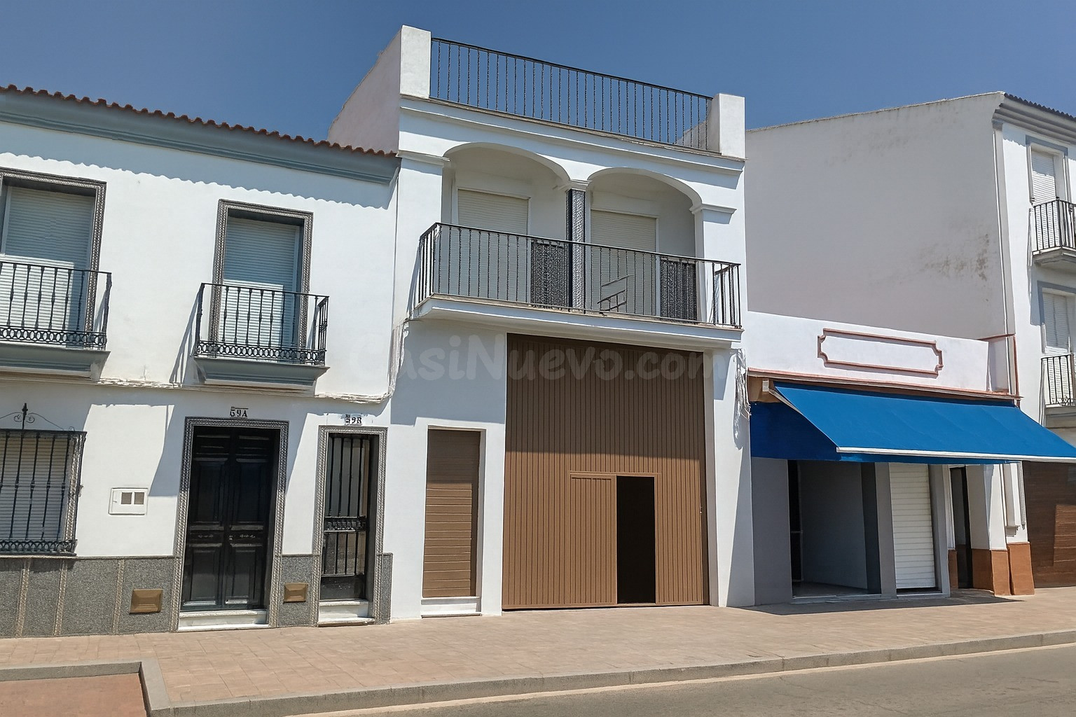 VIVIENDA Y TRES ALMACENES