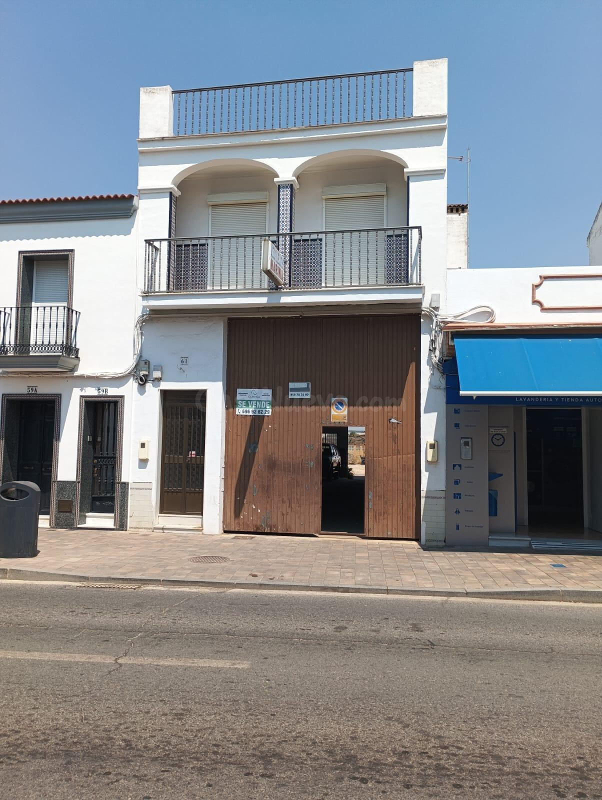 VIVIENDA Y TRES ALMACENES - foto 2