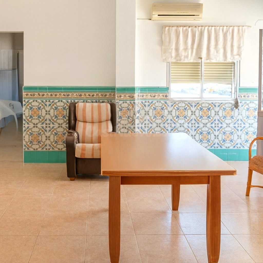 VIVIENDA Y TRES ALMACENES - foto 3