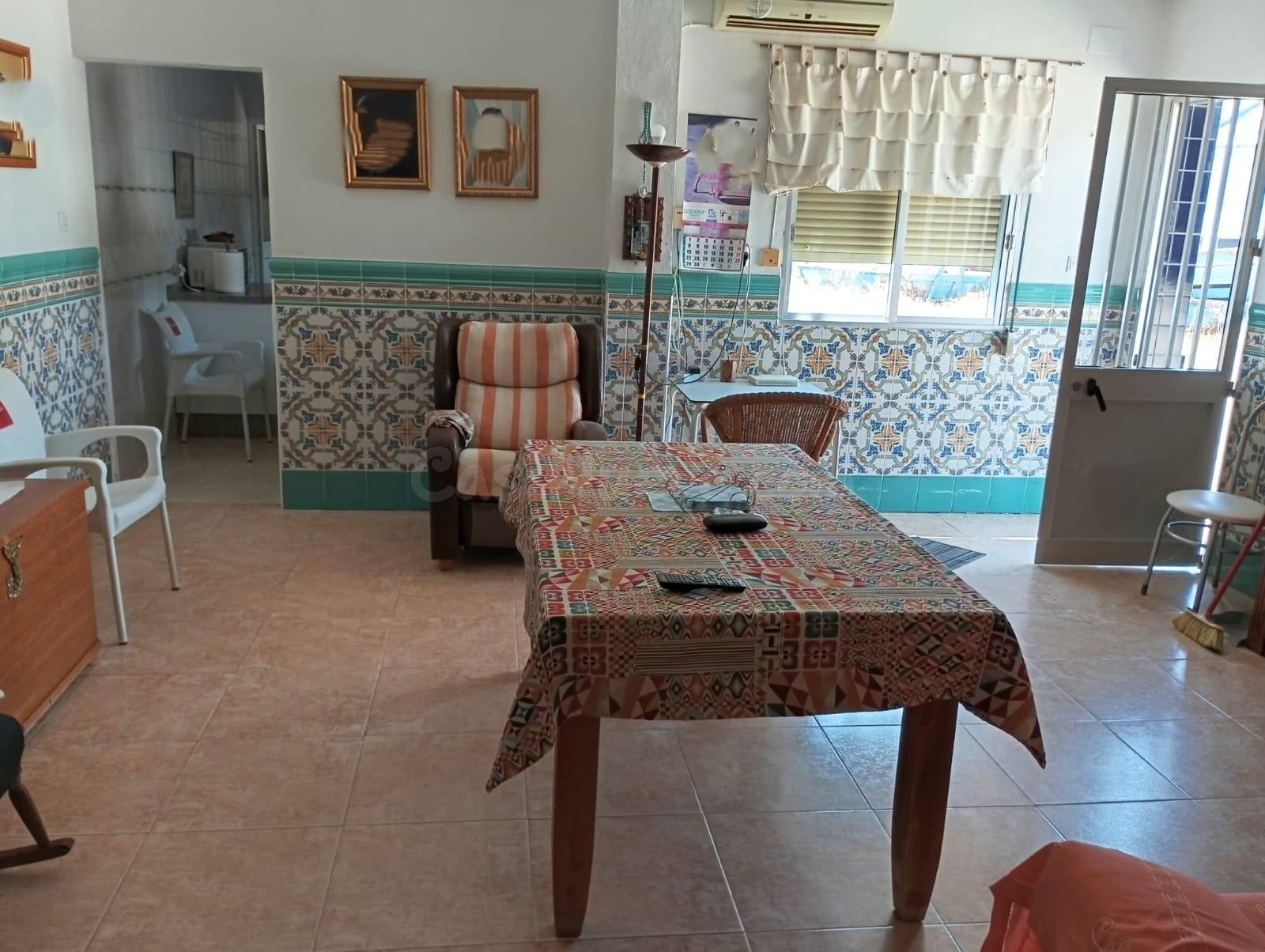 VIVIENDA Y TRES ALMACENES - foto 4
