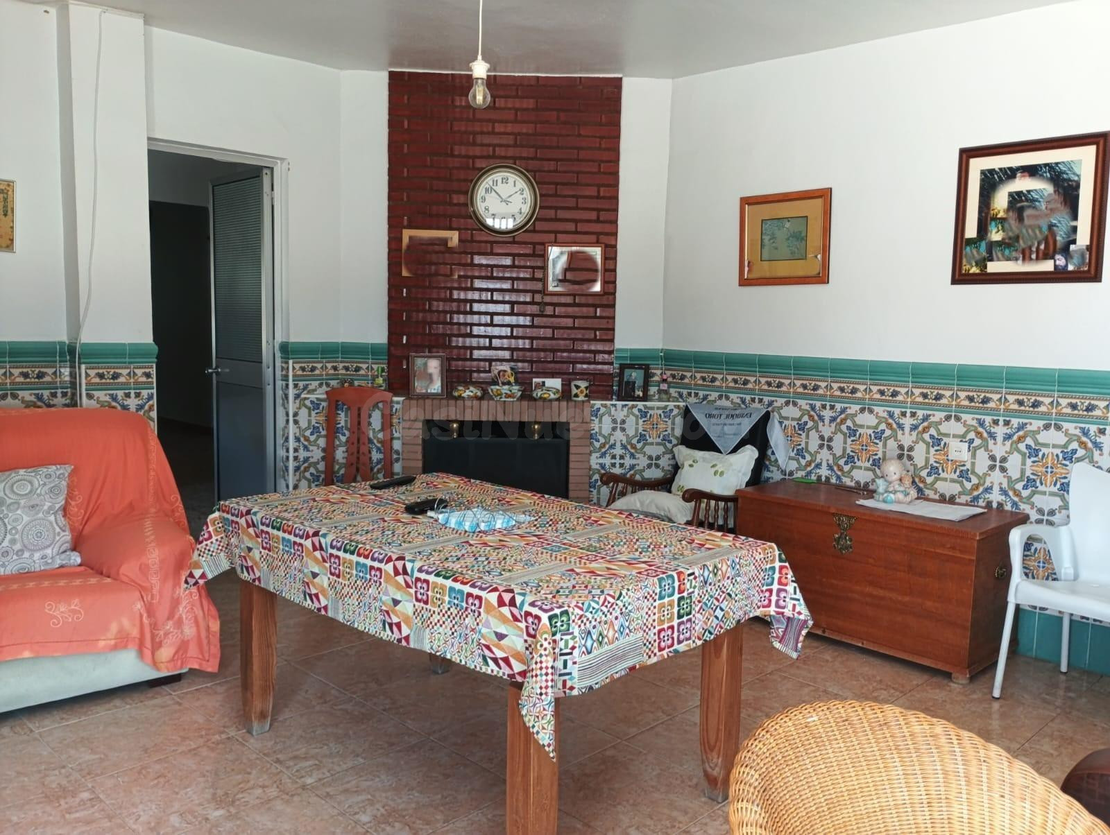 VIVIENDA Y TRES ALMACENES - foto 5