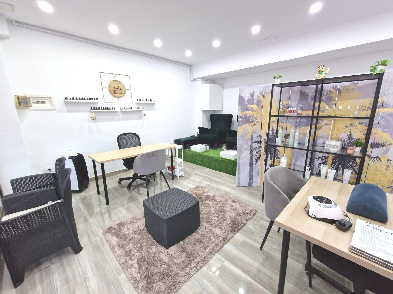 Local comercial, amueblado, en la mejor planta del centro comercial San Agustin
