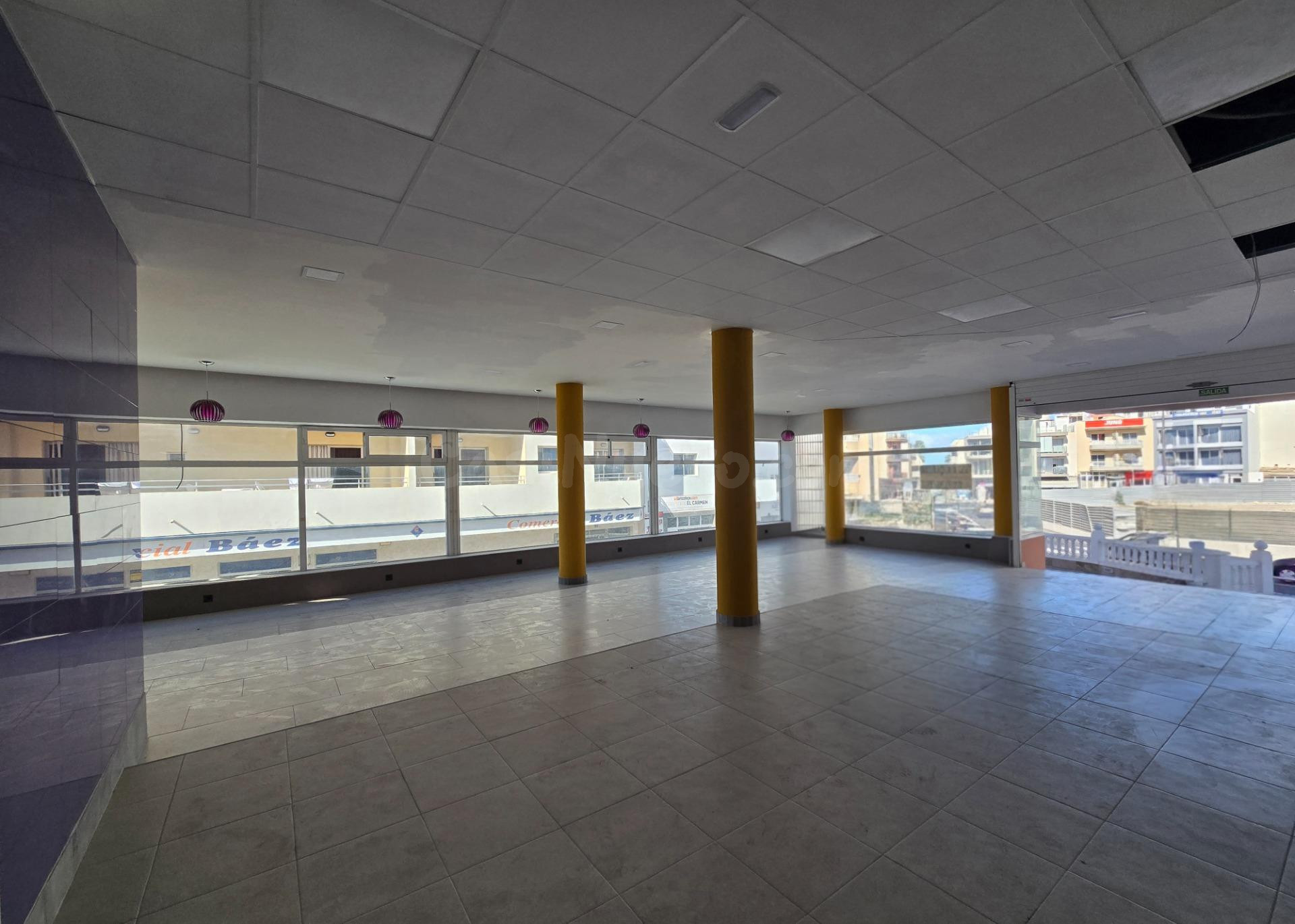 Local Comercial en Alquiler – Ubicación Céntrica con Gran Te - foto 5
