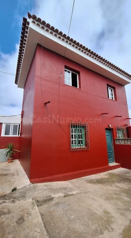 Se vende casa con finca con invernaderos en producción en Tacoronte