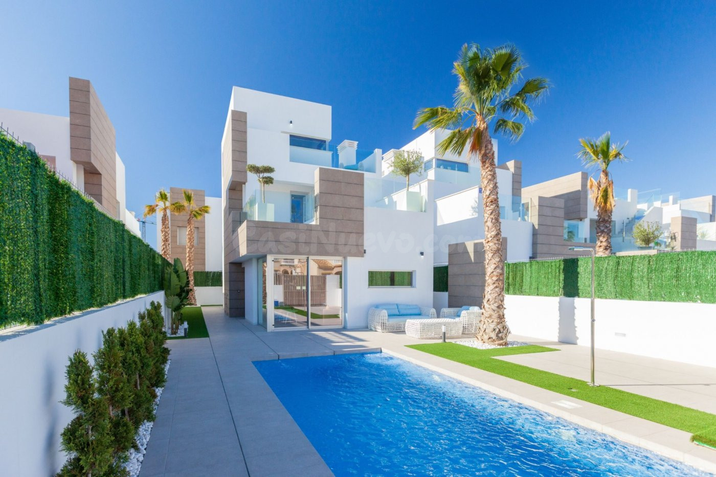 ESPECTACULAR VILLA INDEPENDIENTE DE LUJO CON PISCINA PRIVADA A 5 MINUTOS DE LAS PLAYAS