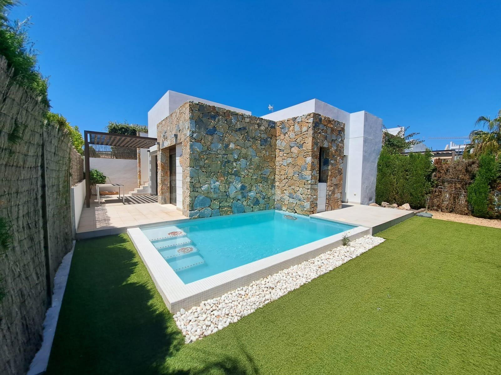 VILLA INDEPENDIENTE EN MONTEZENIA, ORIHUELA COSTA