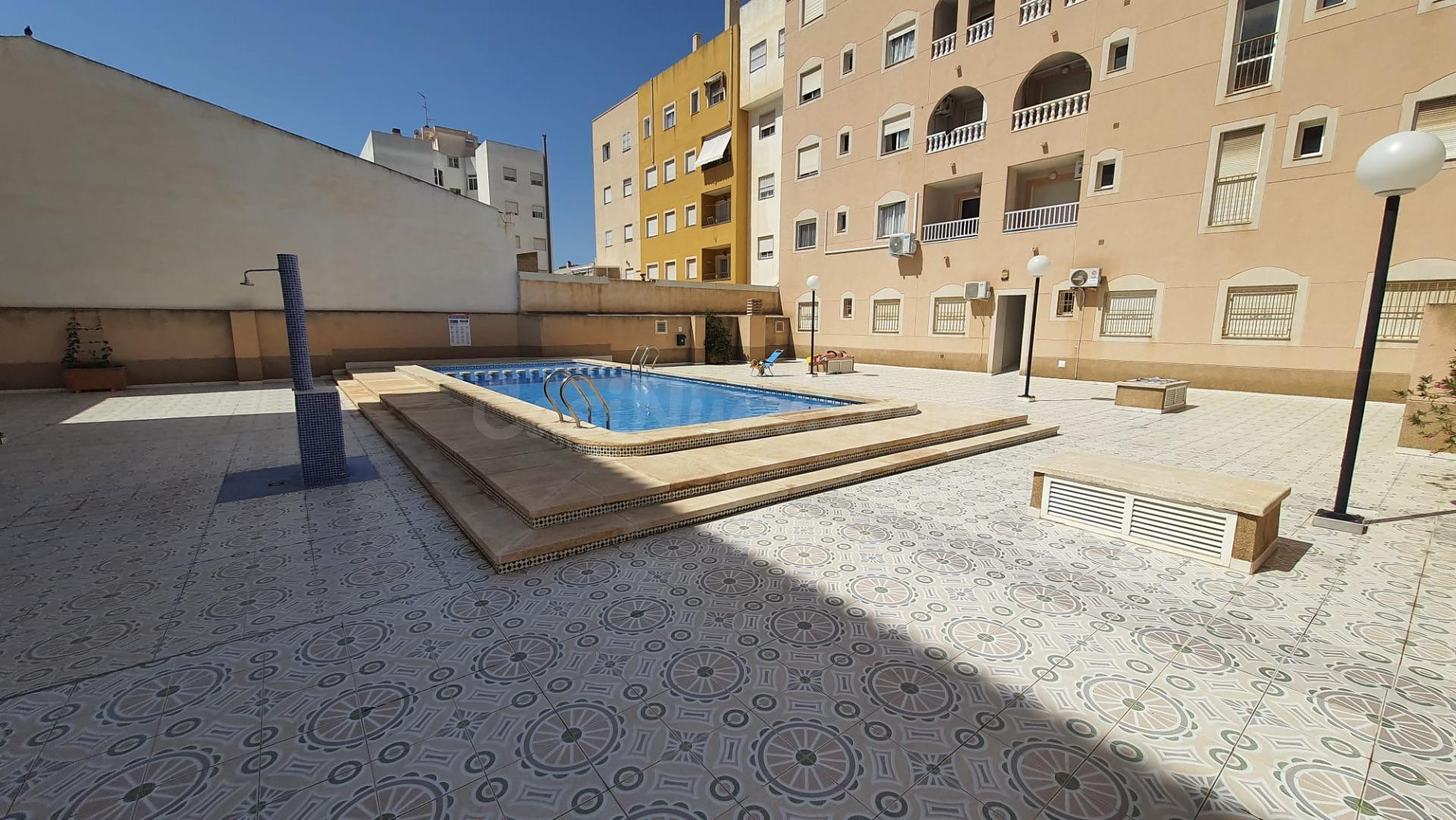 OPORTUNIDAD!!! ATICO EN EL CENTRO DE TORREVIEJA CON PISCINA Y AMPLIA TERRAZA