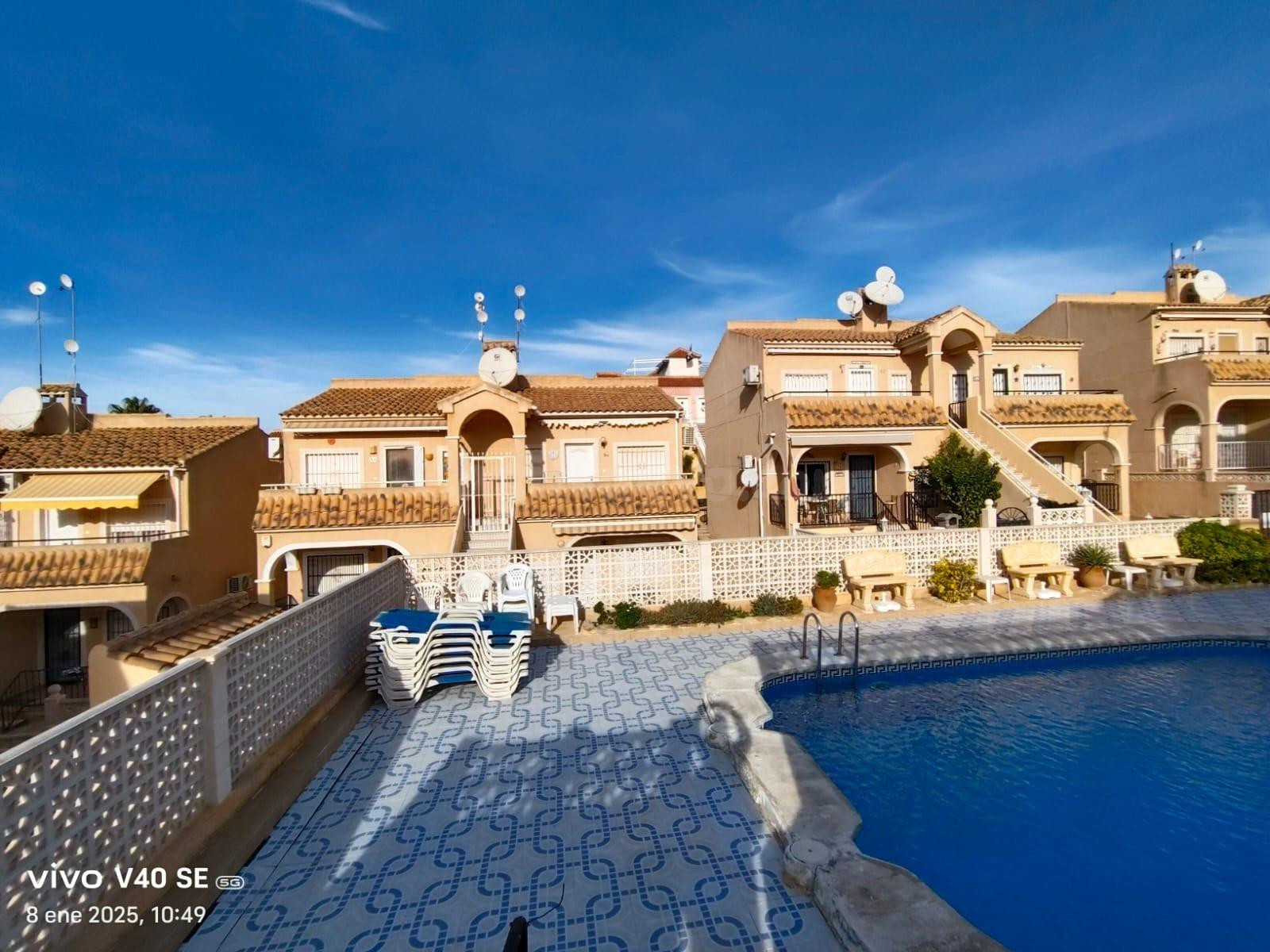 OPORTUNIDAD!!!!!!! BUNGALOW PLANTA ALTA CON PISCINA COMUNITARIA