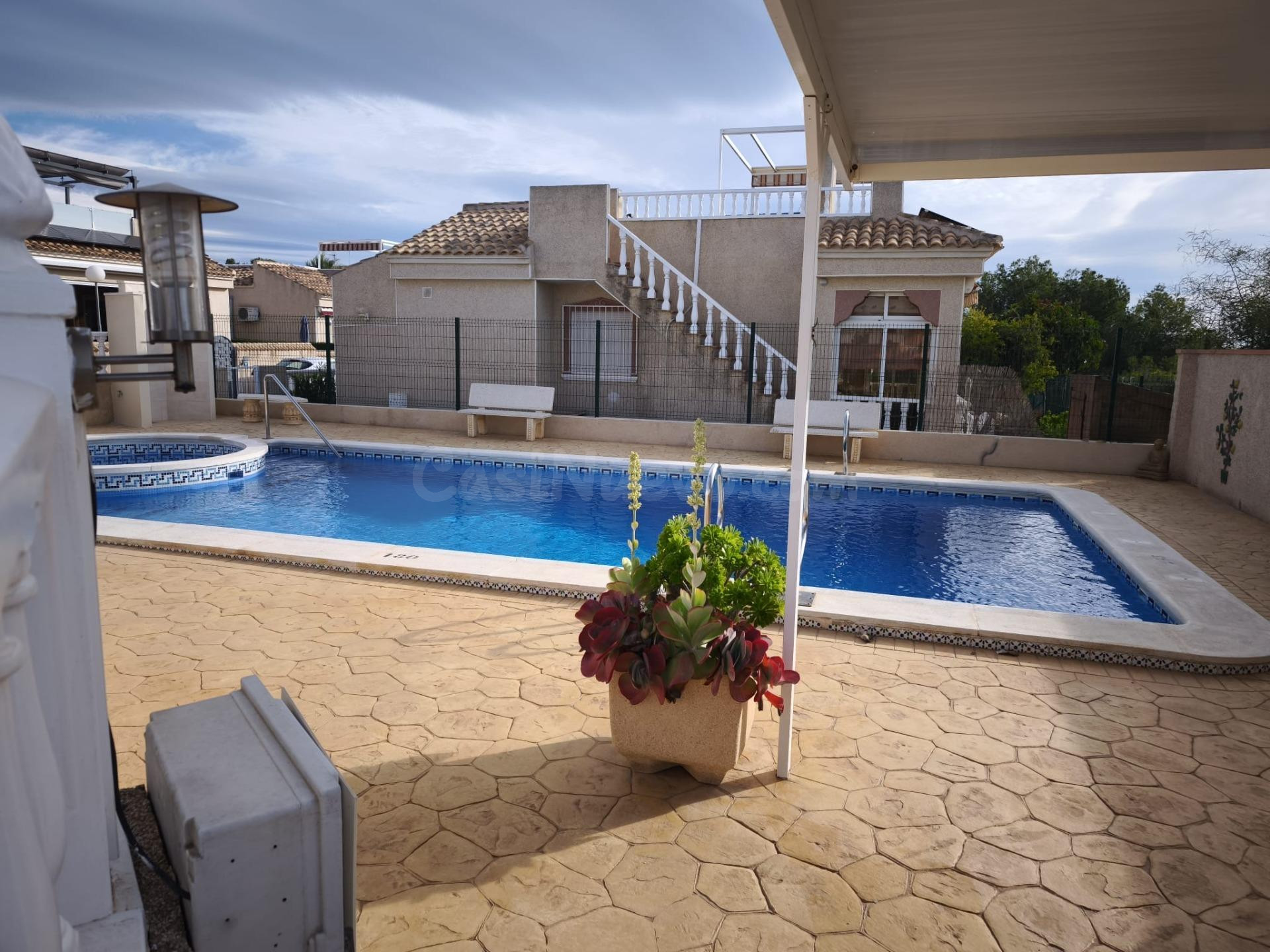 OPORTUNIDAD!!!!! VILLA INDEPENDIENTE EN URBANIZACION CON PISCINA COMUNITARIA