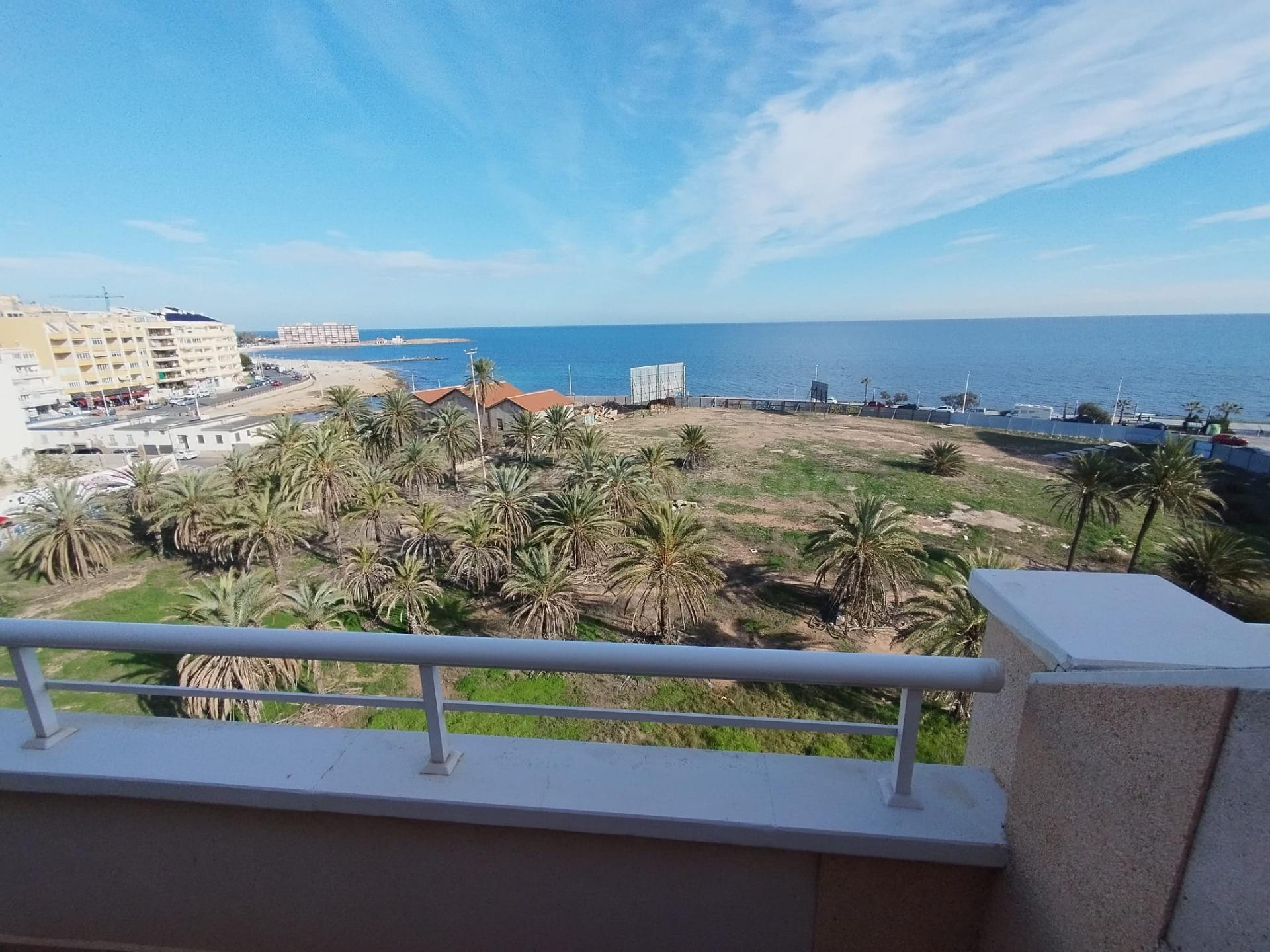 ¡¡¡PRECIOSO APARTAMENTO CON VISTAS AL MAR!!! A 20 METROS DE LA PLAYA