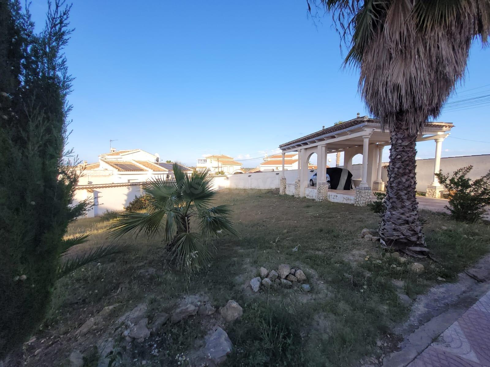VILLA INDEPENDIENTE CON GRAN PARCELA EN CIUDAD QUESADA