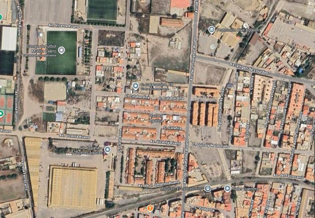 VIVIENDA EN AGUILAS