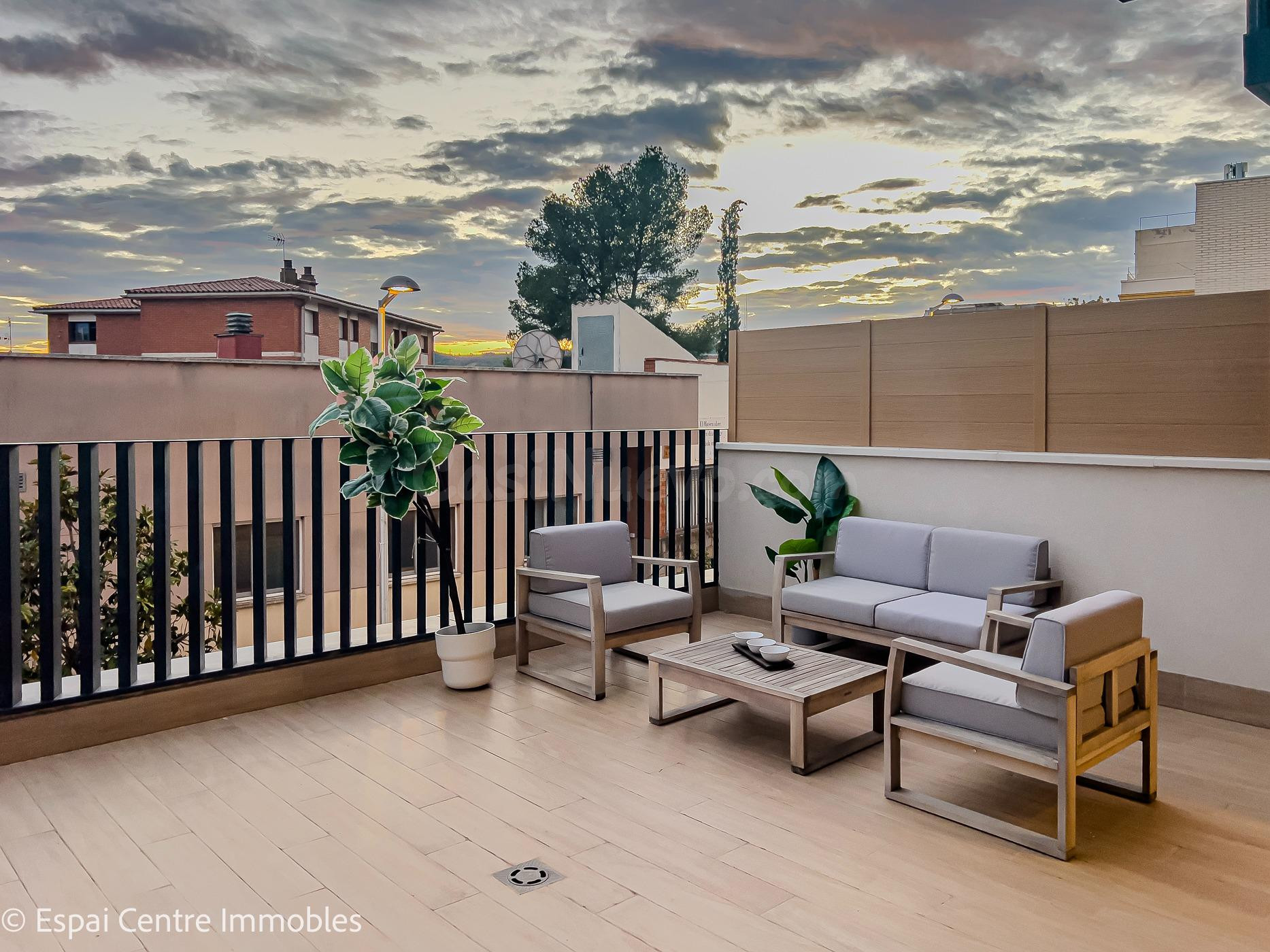 Planta Baja de Obra Nueva con 3 habitaciones y dos baños en 