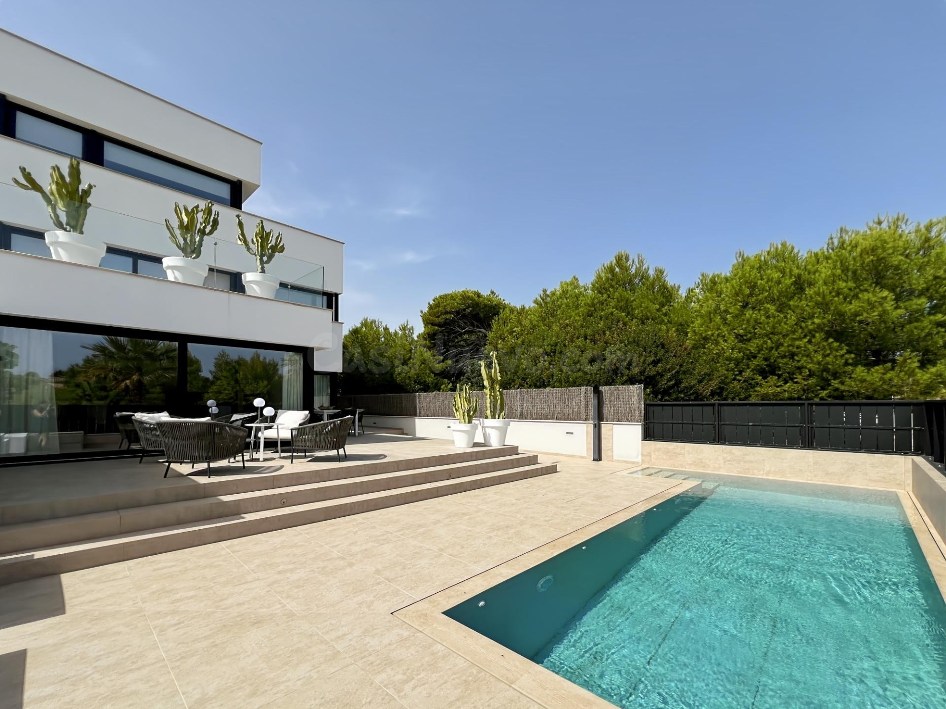 Apartamento en Planta Baja con Piscina en Can Picafort – ¡Listo para Mudarse!