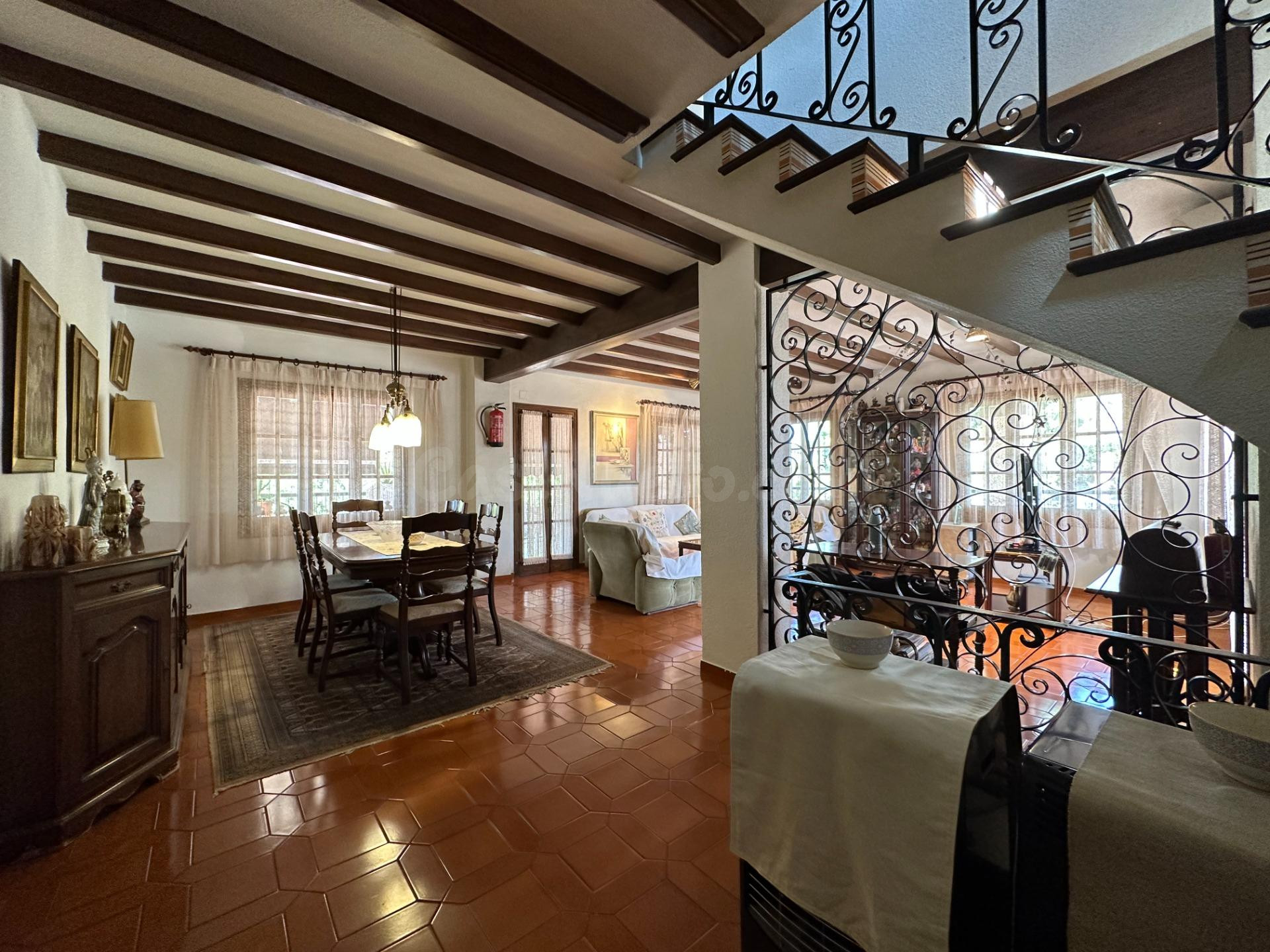 ¡Descubre la Joya de Bonavista! Amplio Chalet Independiente con Infinitas Posibilidades en Elche