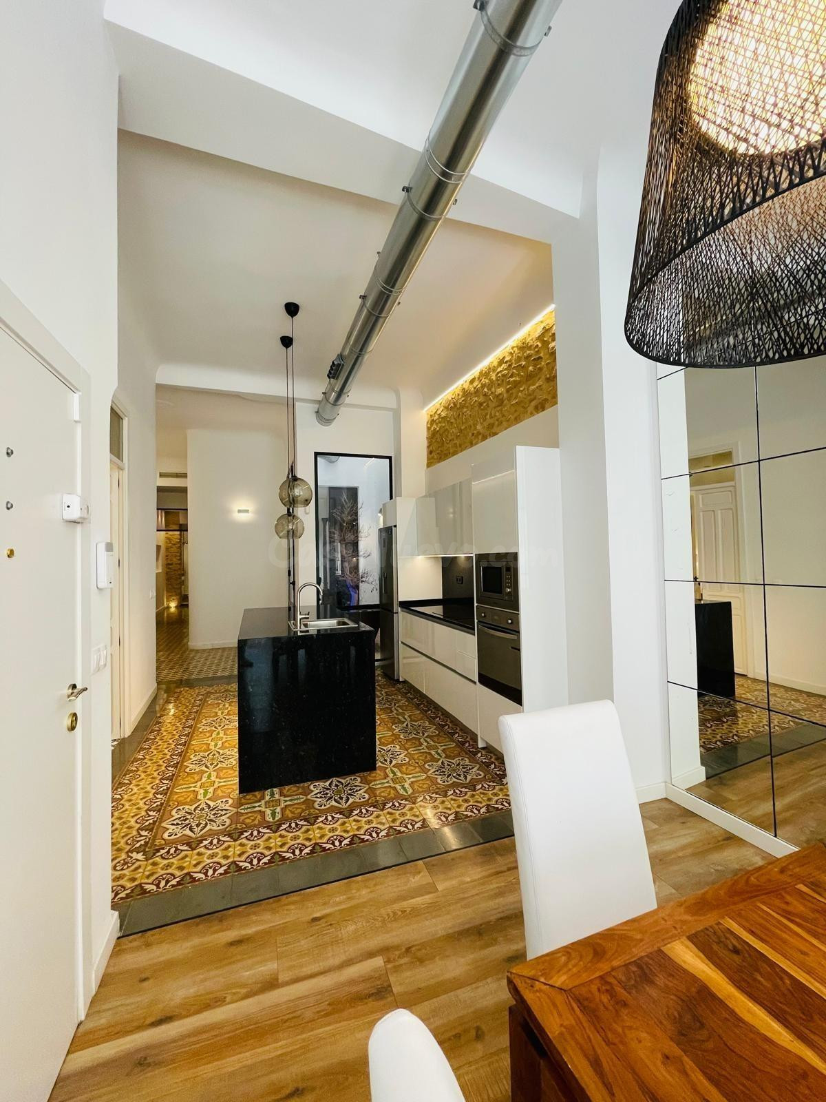 Piso reformado en venta, zona de Mercado en Alicante.