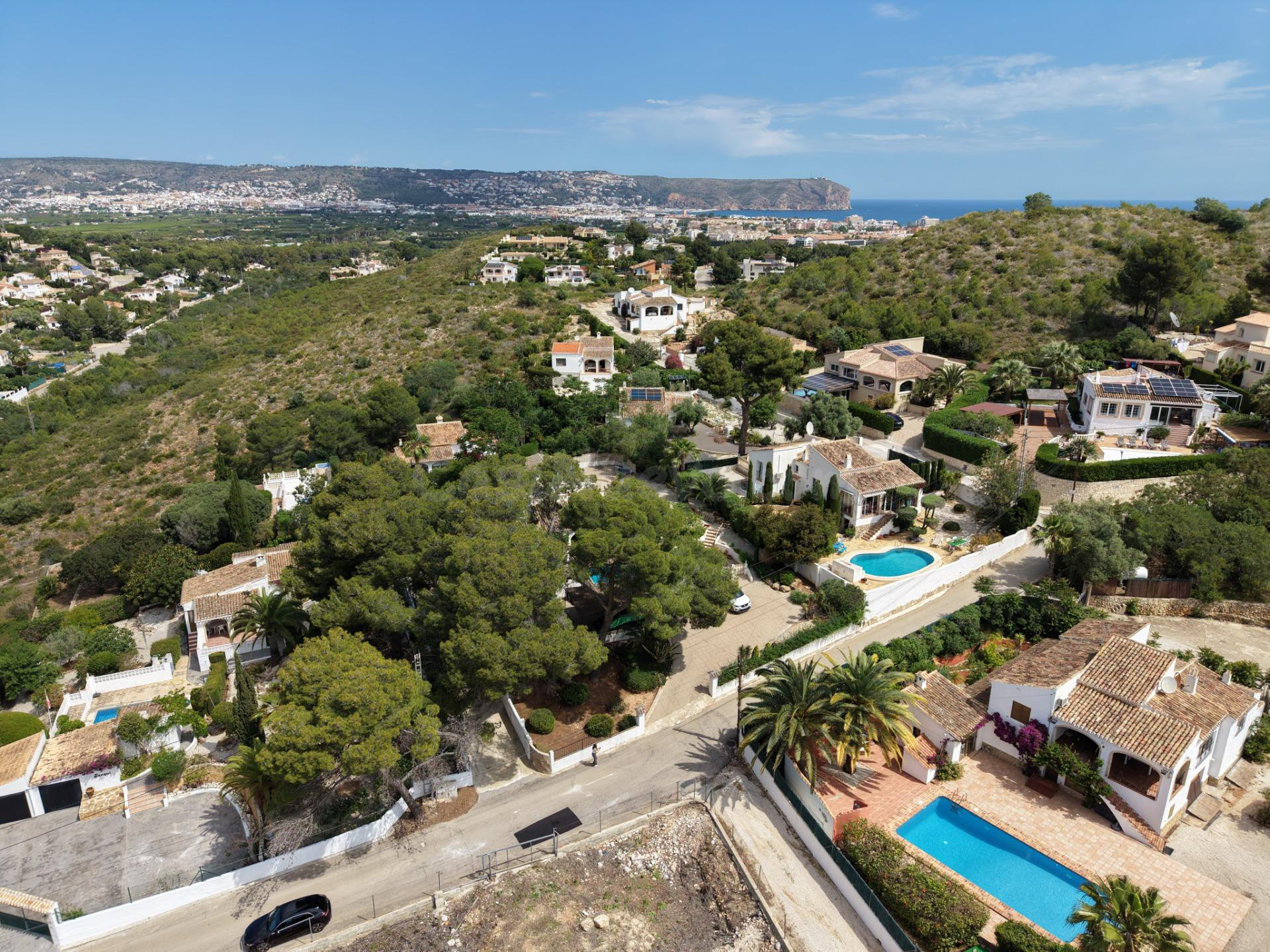 Exclusiva amplia parcela en Javea con localización excelente