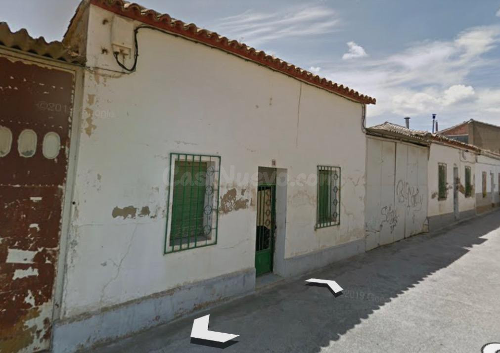 Casa con terreno en Huesca