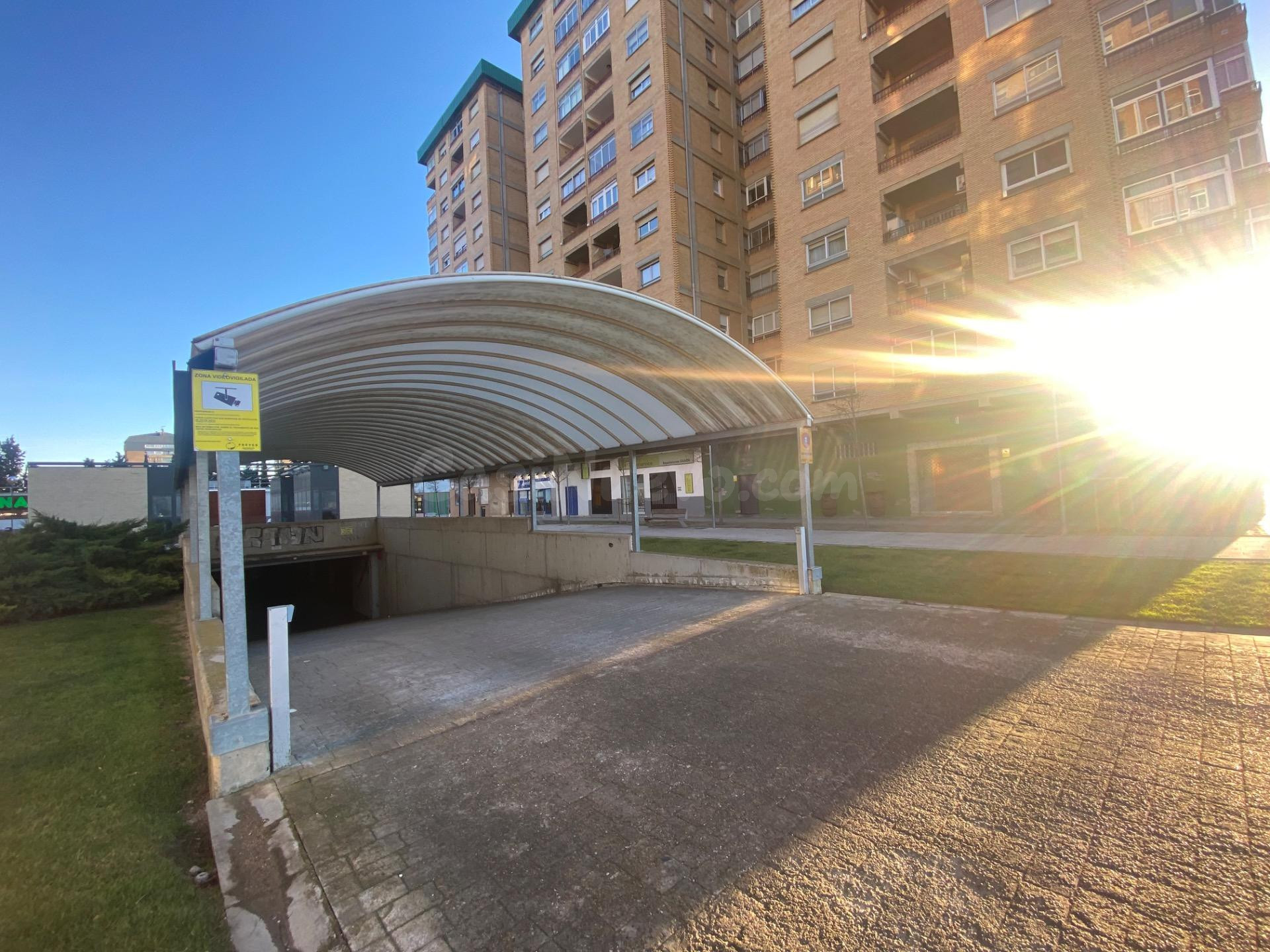 Dos AMPLIAS PLAZAS DE GARAJE EN LA PLAZA TARRAGONA