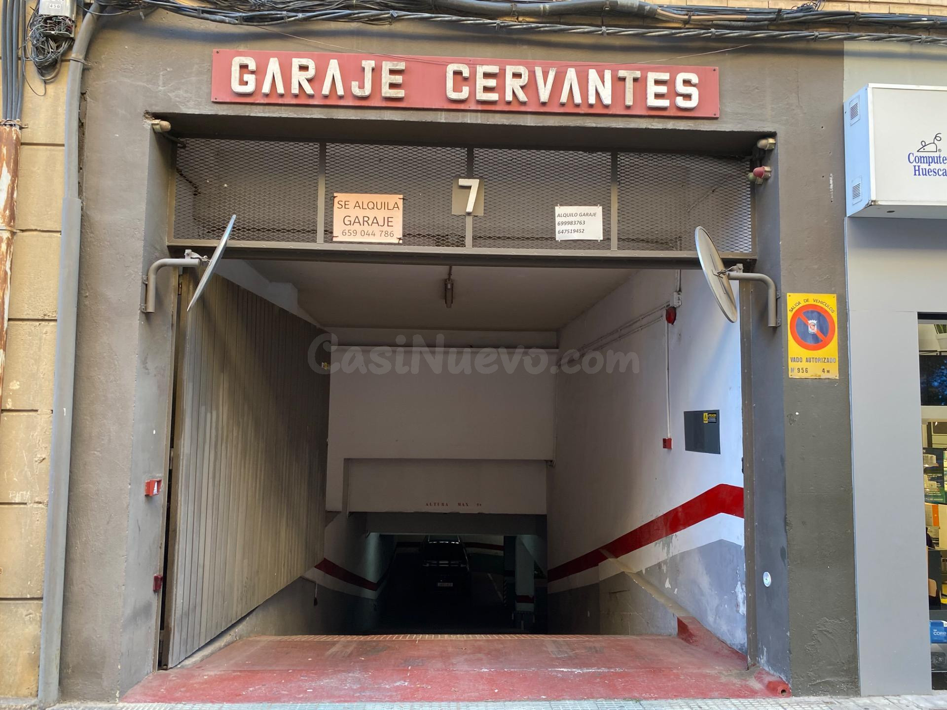 SE ALQUILA UNA PLAZA AMPLIA EN EL GARAJE CERVANTES