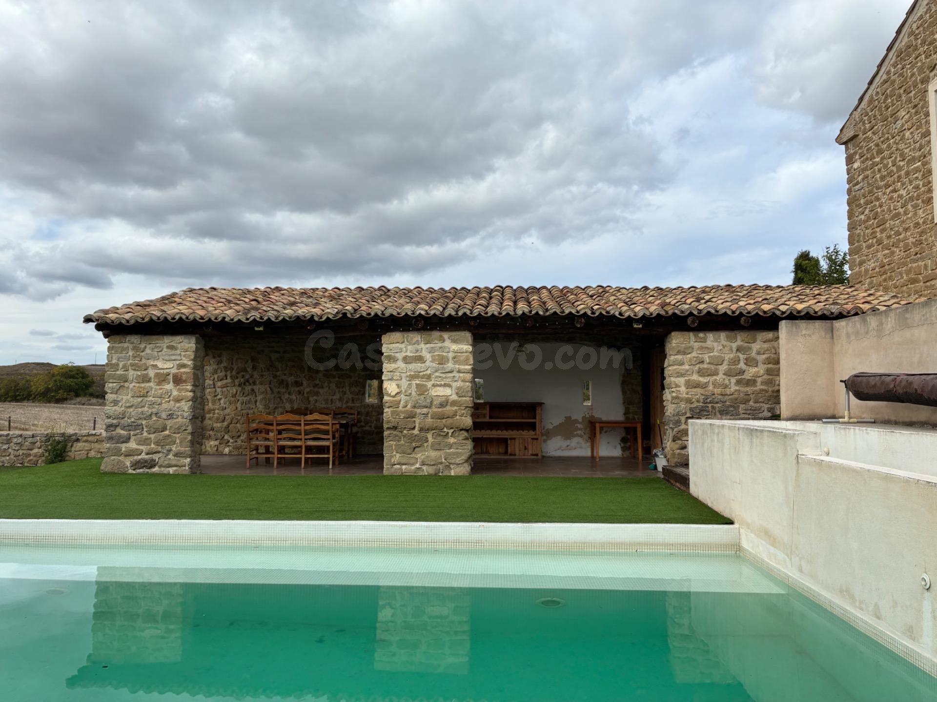 Chalet de lujo con piscina y jardín grande en Alcalá de Gurrea