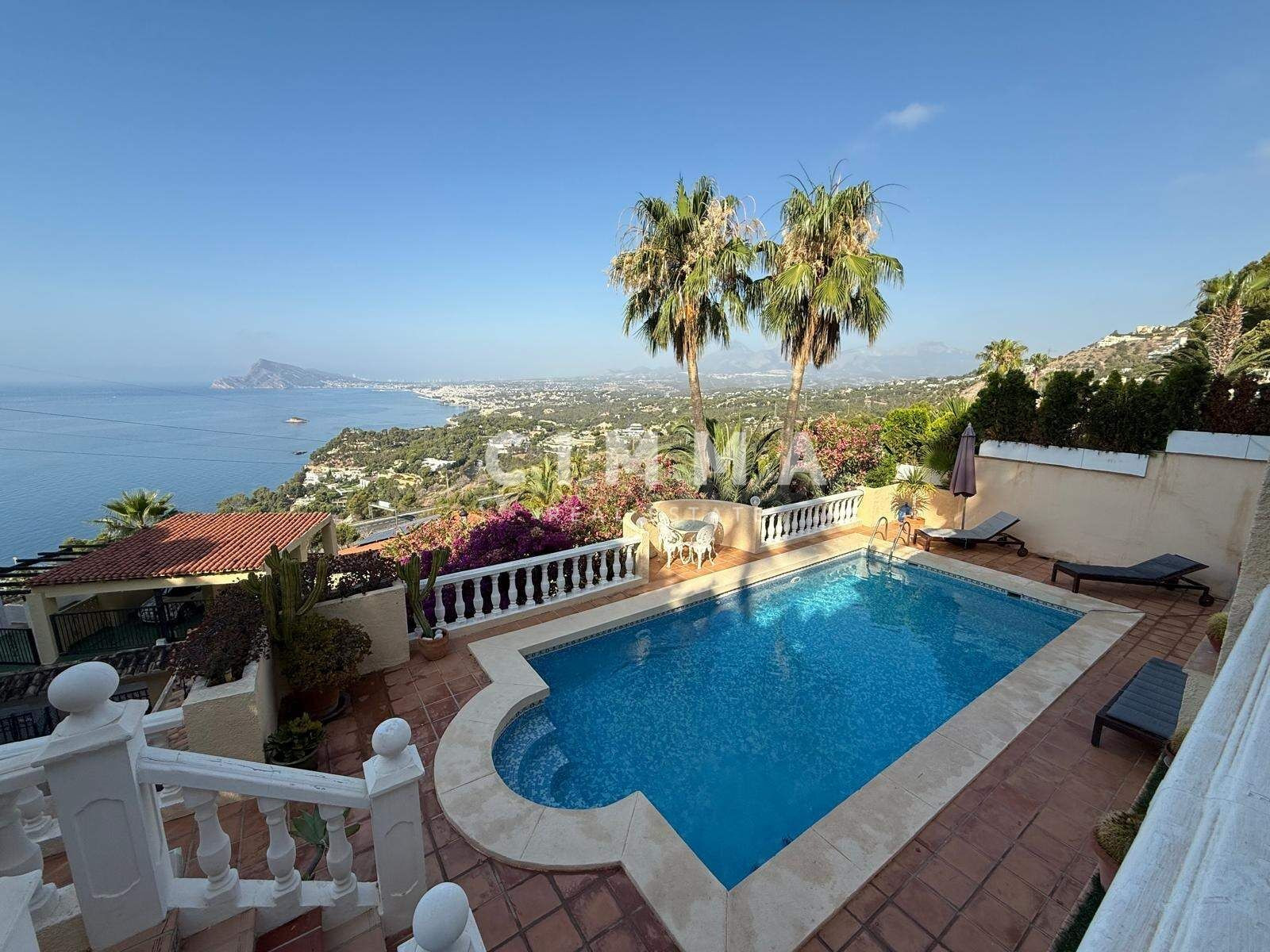 Exclusiva Villa de Estilo Mediterráneo con Vistas Panorámicas al Mar en Altea Hills